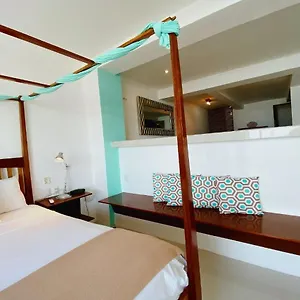 https://hotel-rocamar.quintano-roohotels.com